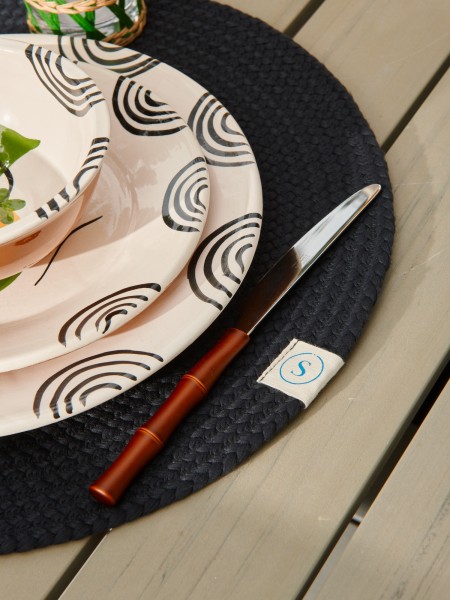 Madeira black placemat 2